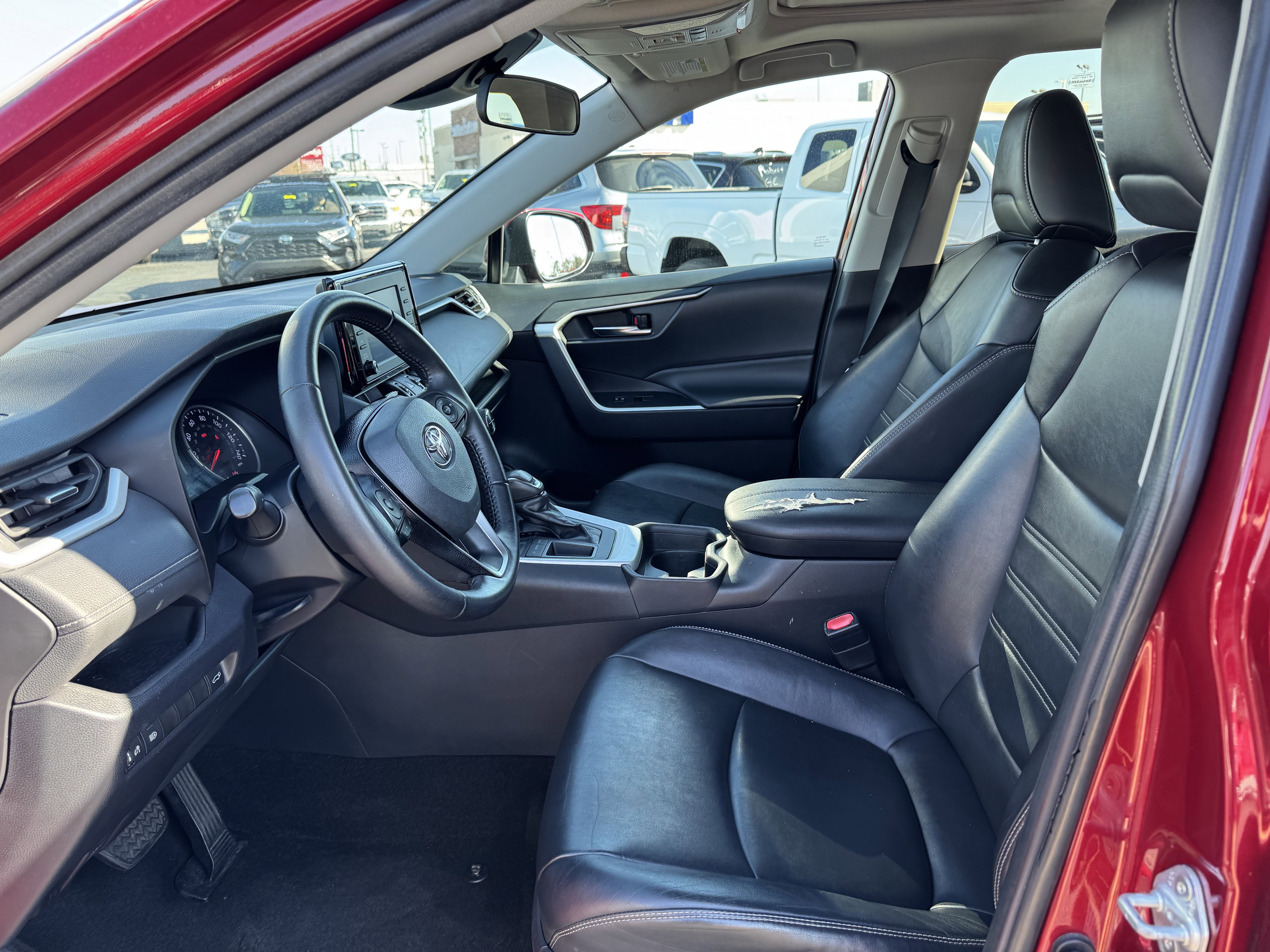 Used 2020 Toyota RAV4 XLE Premium image 26