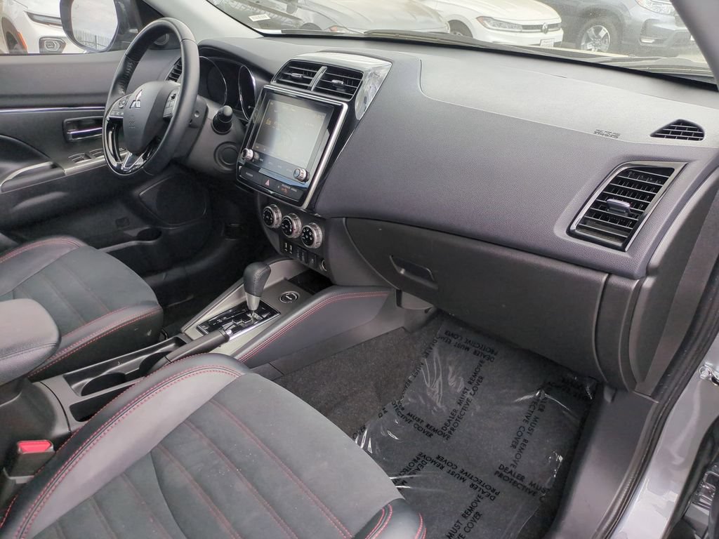 Used 2025 Mitsubishi Outlander Sport SE AWD/4WD image 30