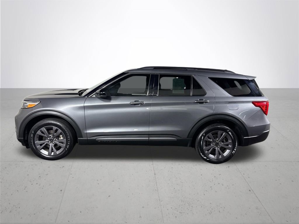 Used 2022 Ford Explorer XLT w/ Equipment Group 202A AWD/4WD image 9