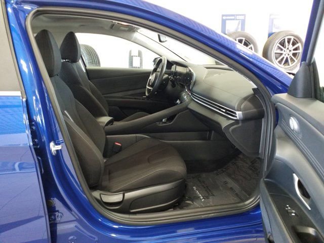 Certified 2025 Hyundai Elantra SEL w/ Cargo Package image 16