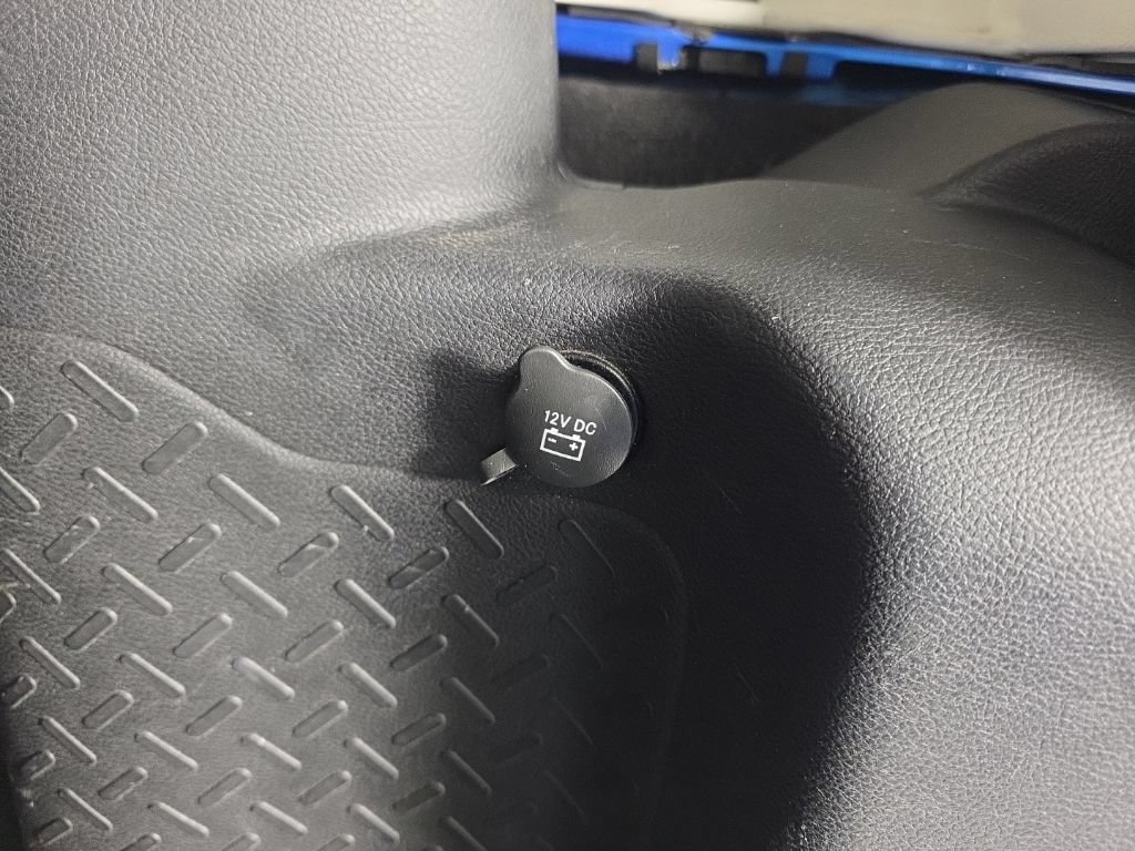 Used 2015 Jeep Wrangler Unlimited Sahara w/ Connectivity Group AWD/4WD image 27