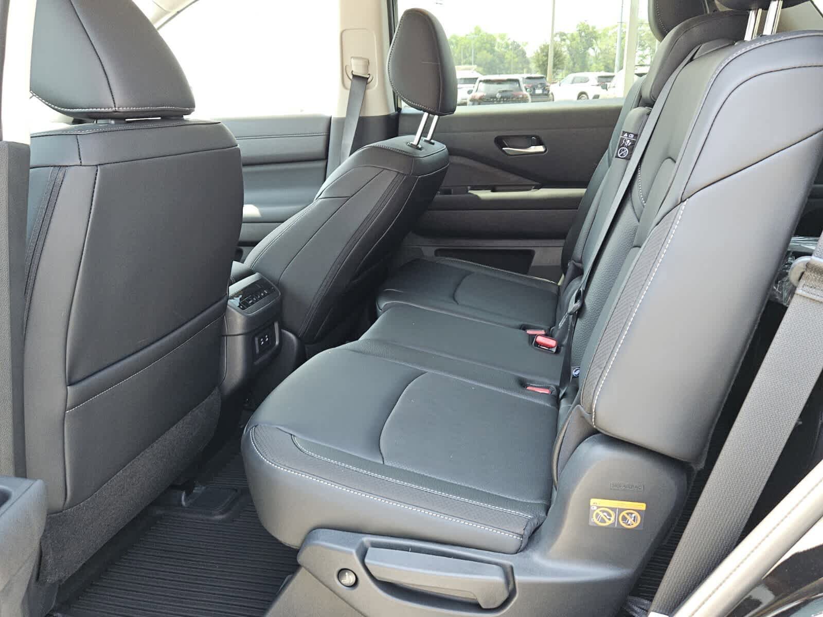 New 2026 Nissan Pathfinder SL FWD image 4