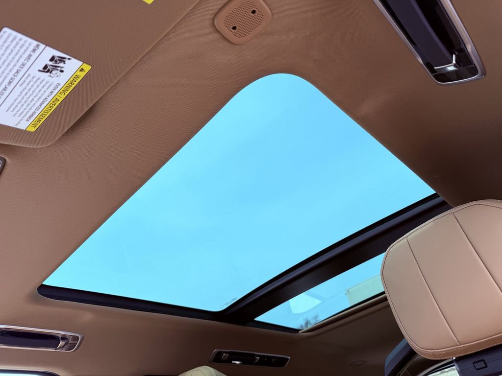 New 2026 Land Rover Range Rover Long Wheelbase SE image 10