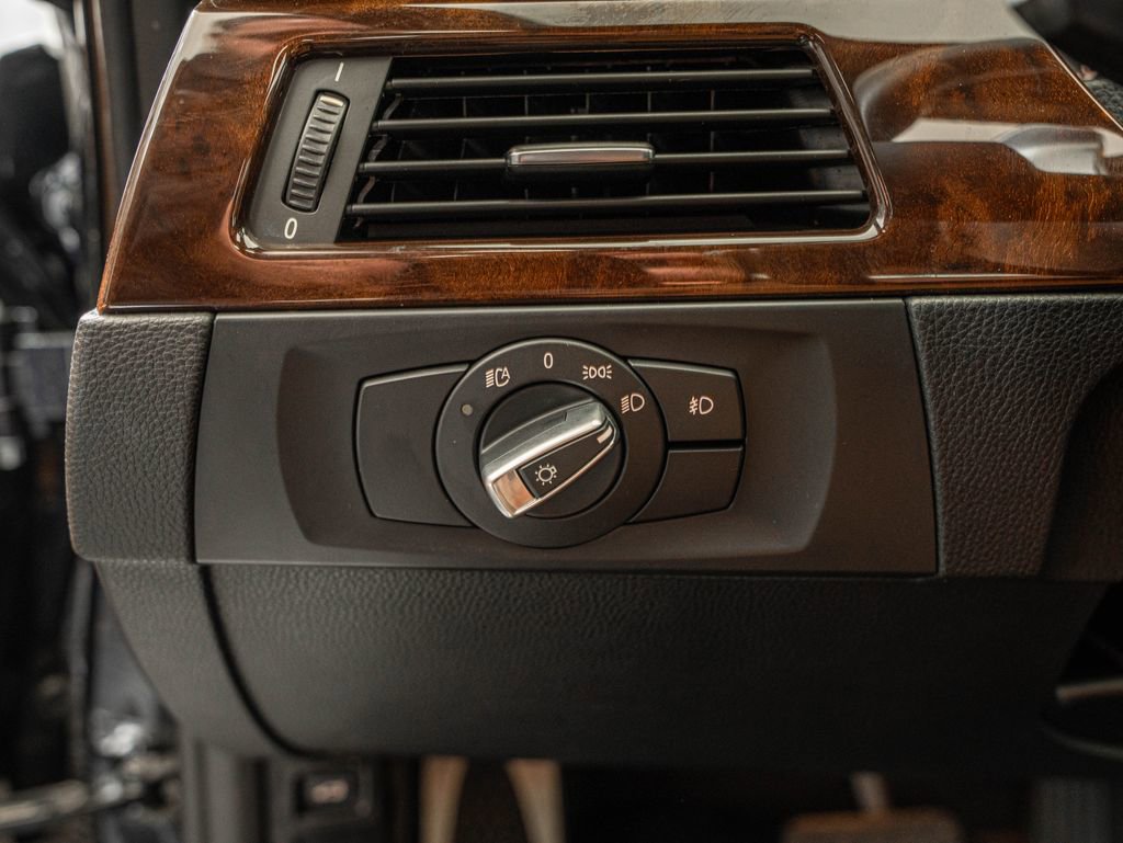 Used 2011 BMW 328i xDrive Sedan image 18