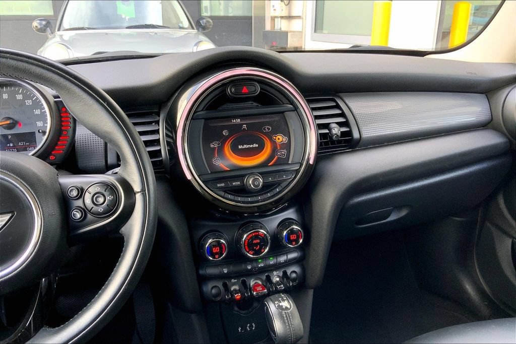 Used 2017 MINI Cooper 4-Door Hardtop FWD image 6