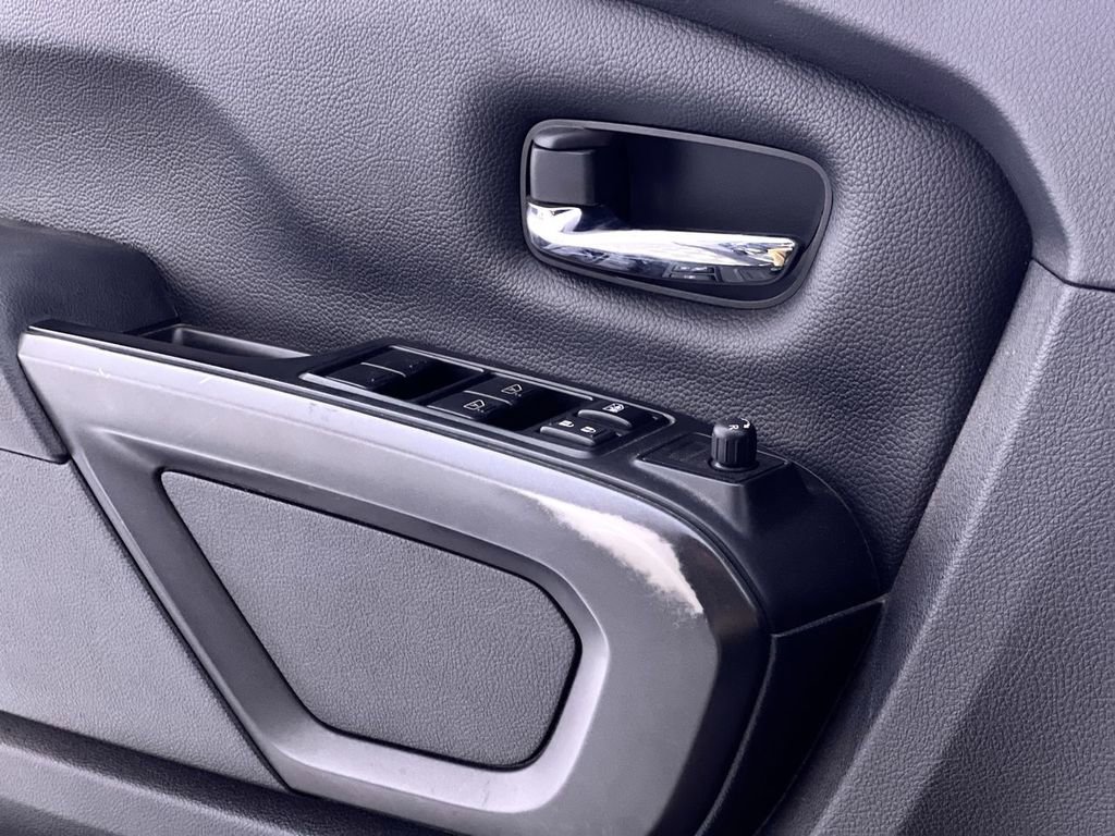 Used 2023 Nissan Titan SV w/ SV Convenience Package image 15