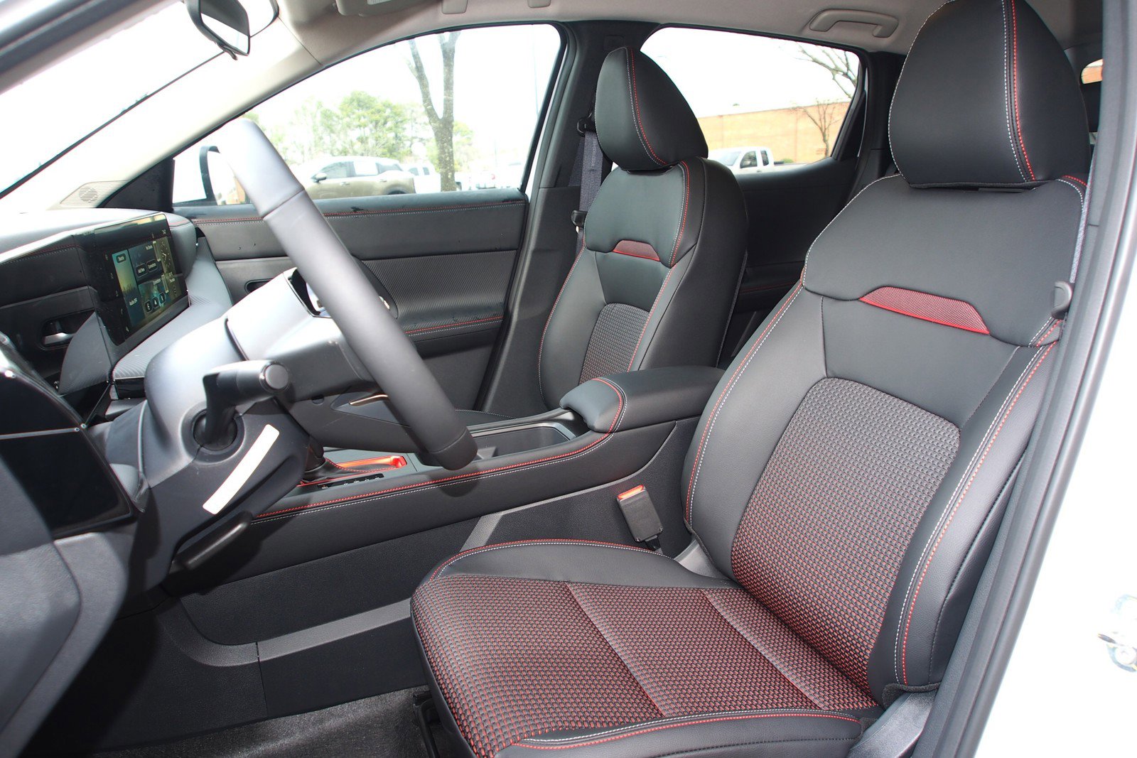 Used 2025 Nissan Kicks SR image 15