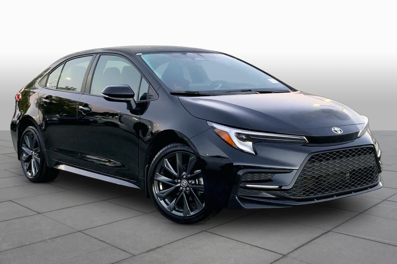 Used 2025 Toyota Corolla SE FWD image 3