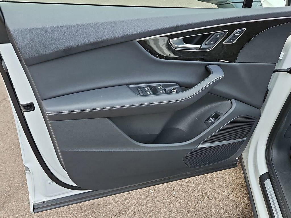 Used 2025 Audi Q7 3.0T Premium Plus image 13