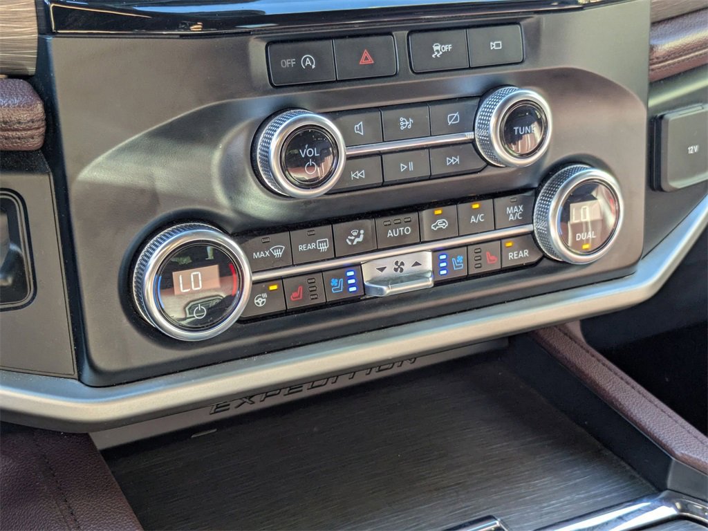 Used 2024 Ford Expedition Limited image 23