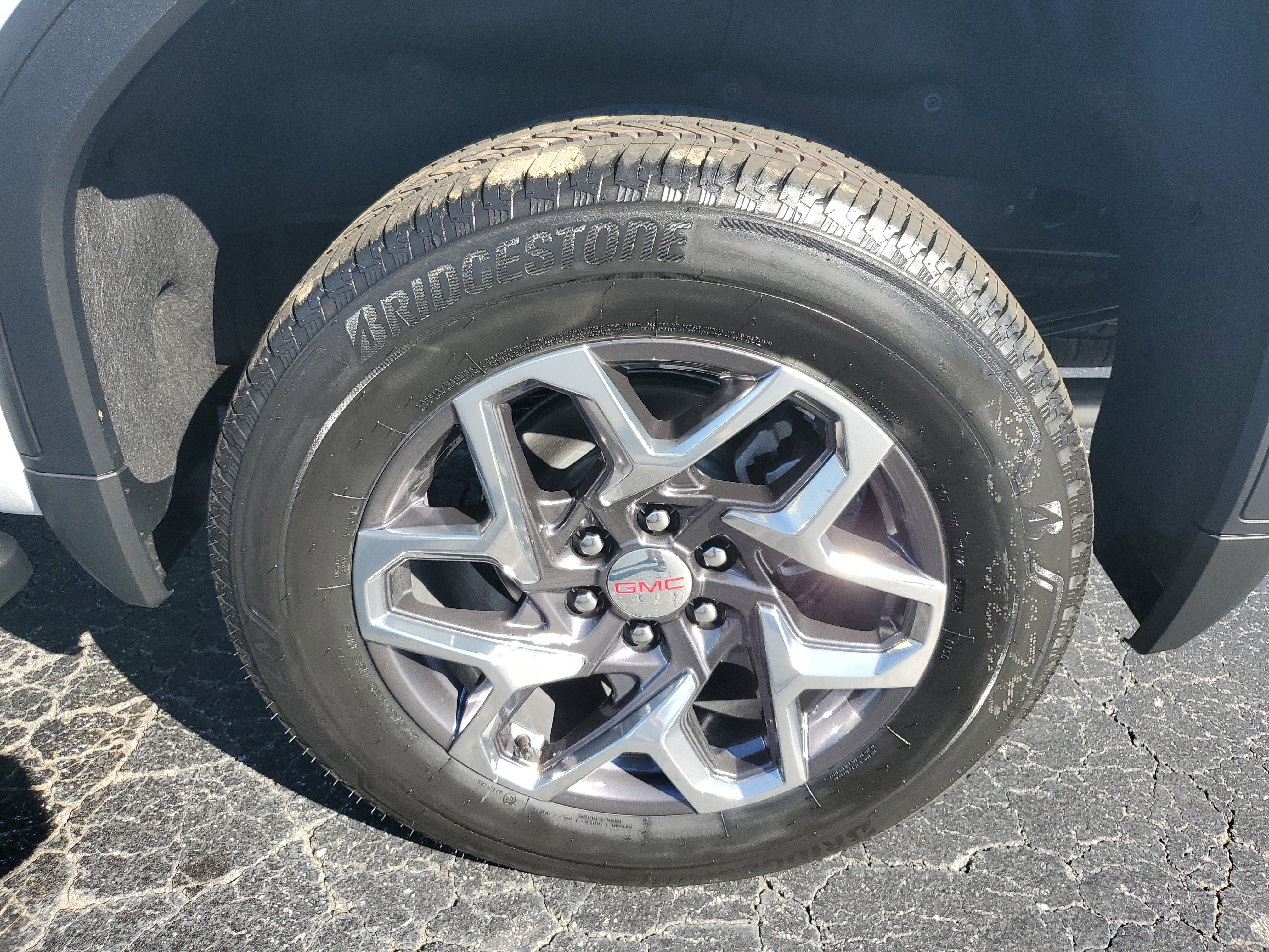 New 2026 GMC Sierra 1500 SLT image 8