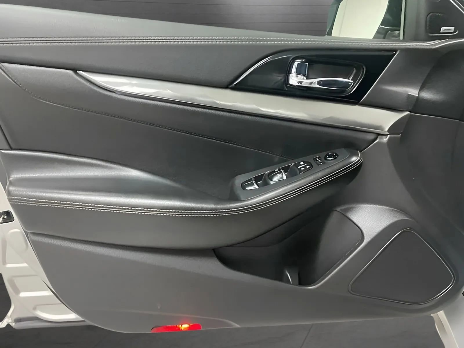 Used 2020 Nissan Maxima 3.5 SL w/ Floor Mat Group FWD image 9