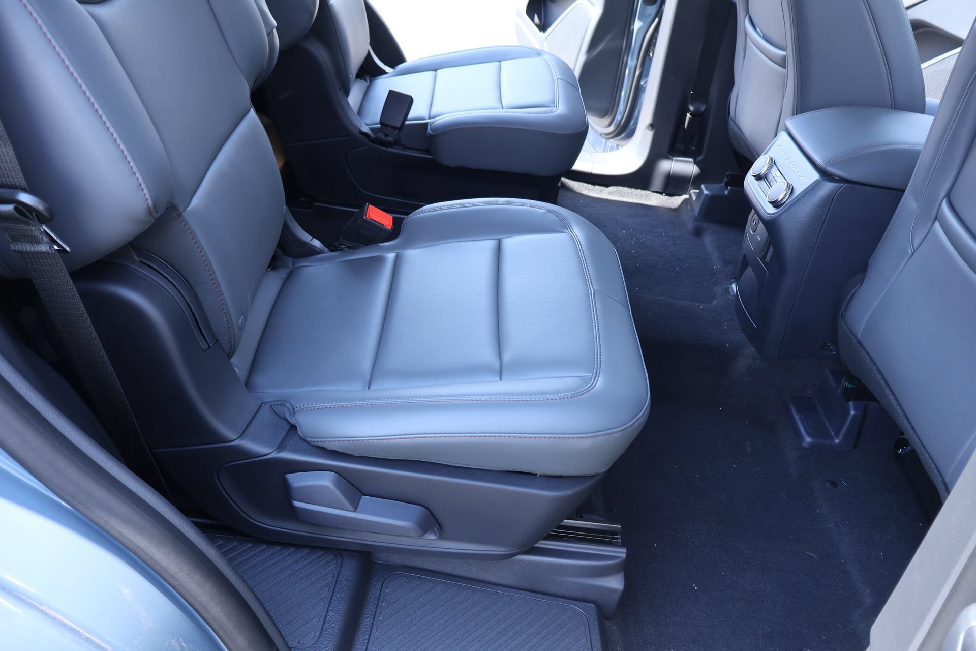 New 2026 Ford Explorer Active w/ Active Comfort Package AWD/4WD image 16