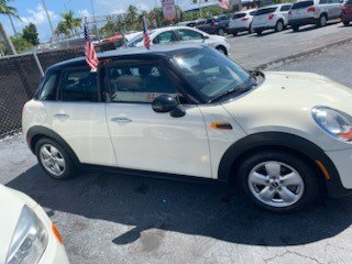 Used 2015 MINI Cooper 4-Door Hardtop image 3