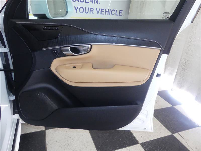 Used 2021 Volvo XC90 T8 Inscription AWD/4WD image 32