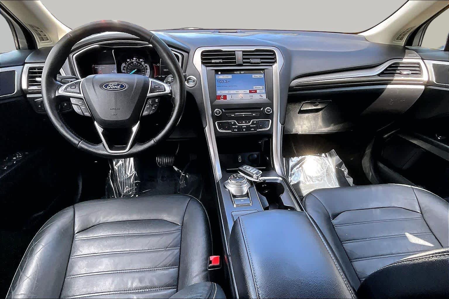 Used 2018 Ford Fusion SE w/ Fusion SE Technology Package FWD image 16