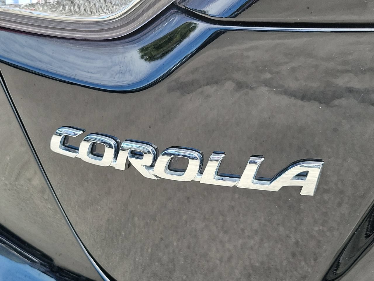 Used 2025 Toyota Corolla LE FWD image 8
