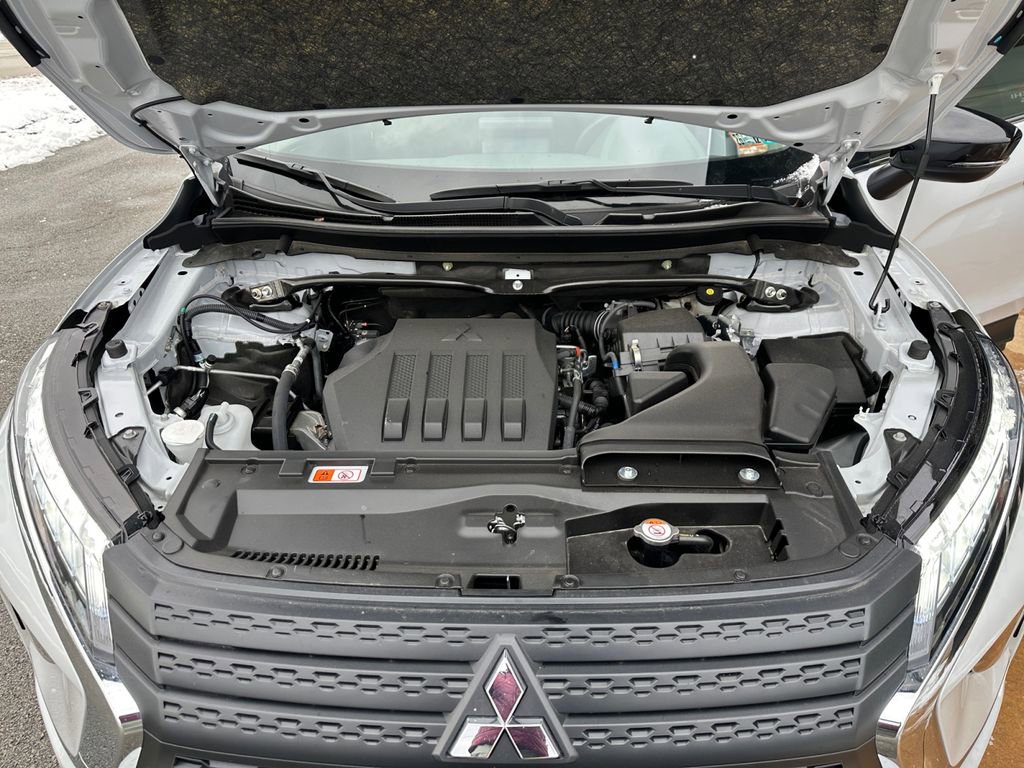 Used 2025 Mitsubishi Eclipse Cross LE image 27