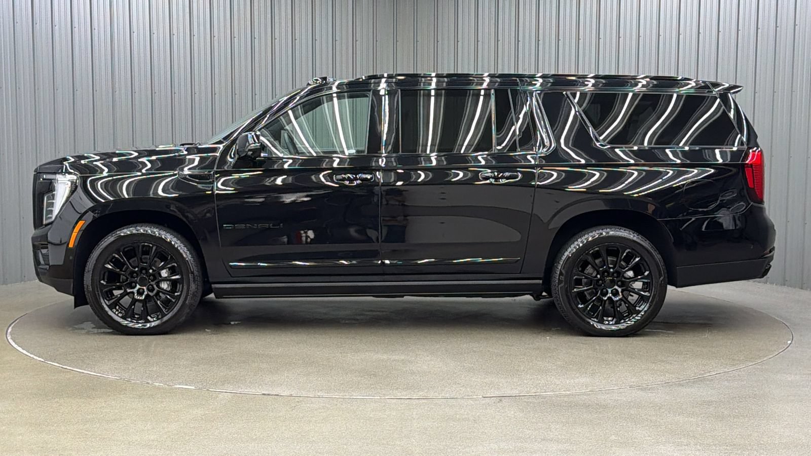 Used 2026 GMC Yukon XL Denali Ultimate w/ LPO, Floor Liner Package AWD/4WD image 2