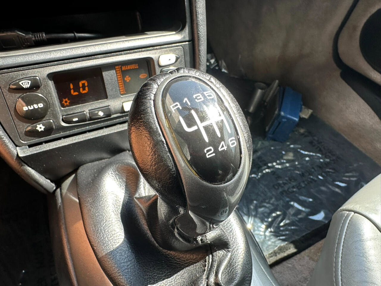 Used 2001 Porsche 911 Carrera image 32