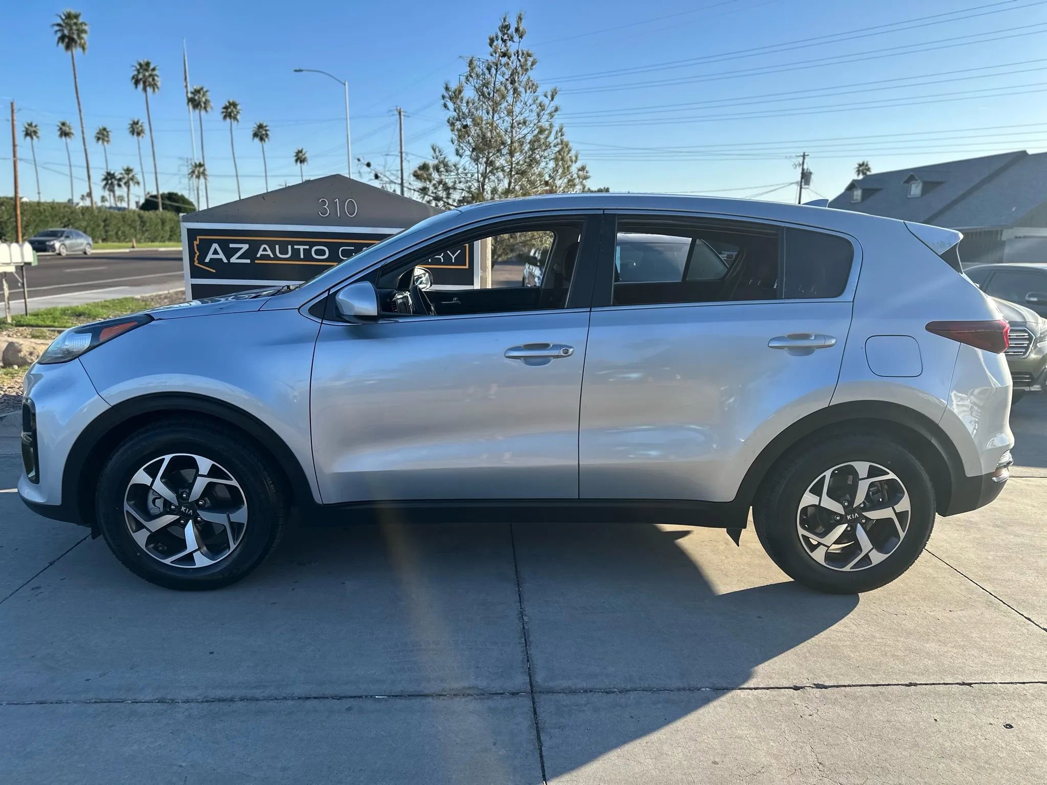 Used 2020 Kia Sportage LX image 4