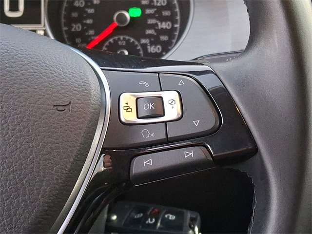 Used 2016 Volkswagen Golf S image 21