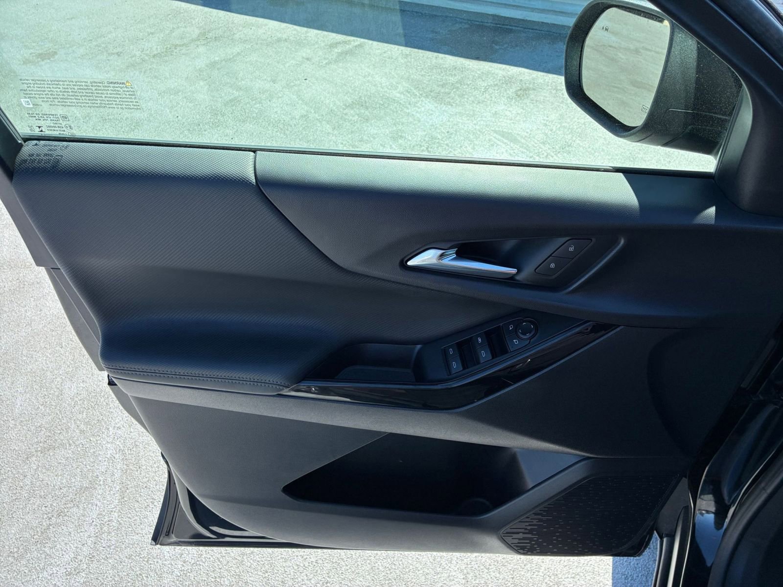 Used 2025 Chevrolet Equinox LT image 18