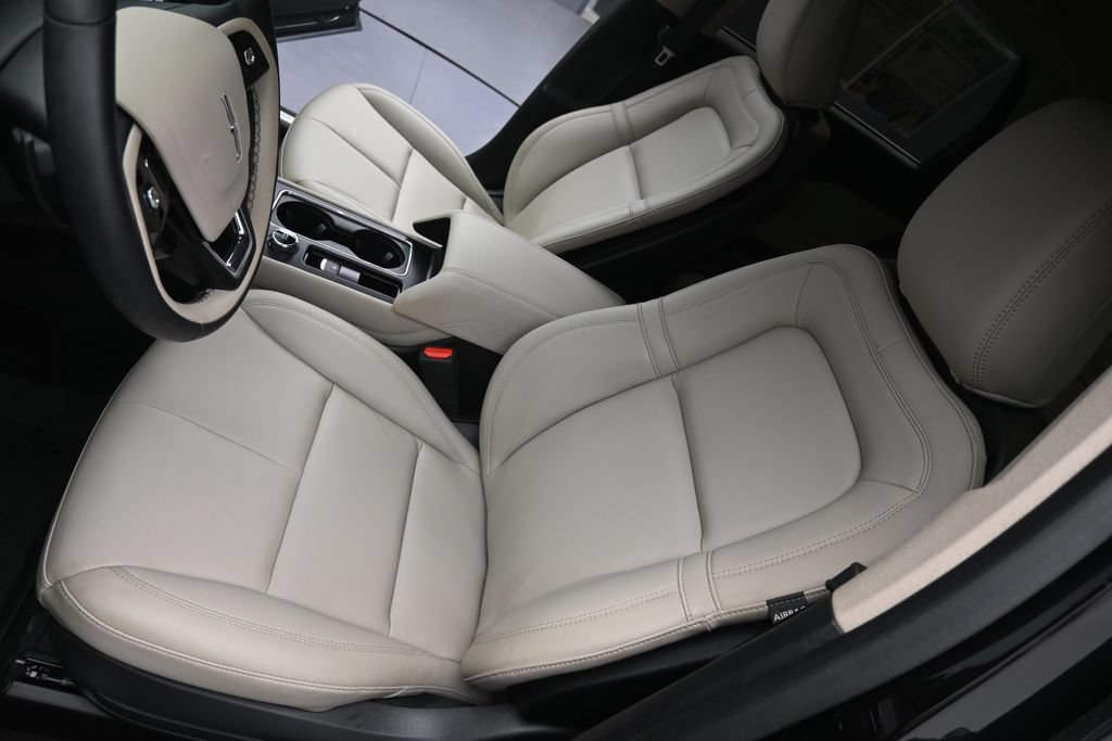 Used 2025 Lincoln Corsair AWD image 11