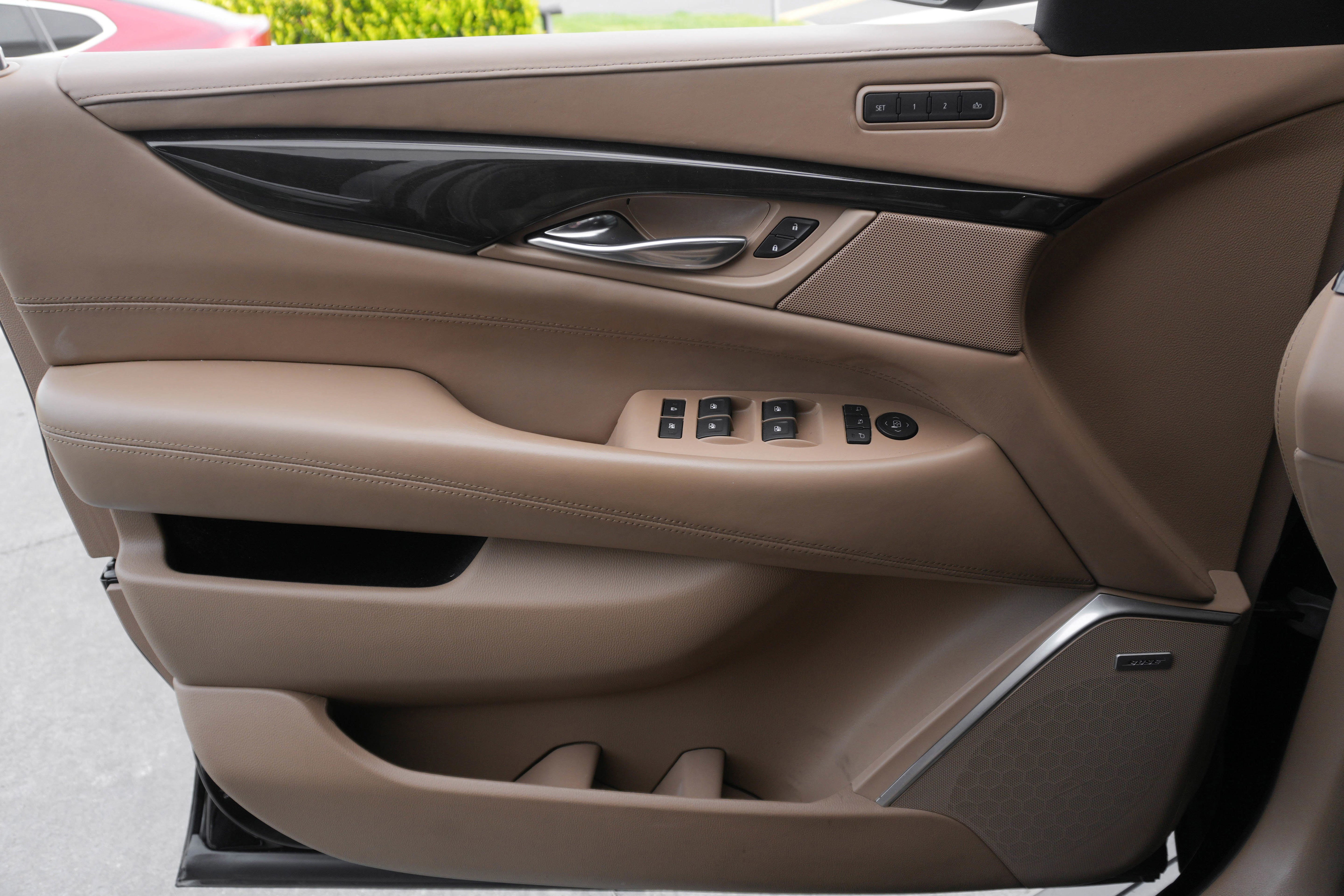 Used 2020 Cadillac Escalade Platinum AWD/4WD image 25