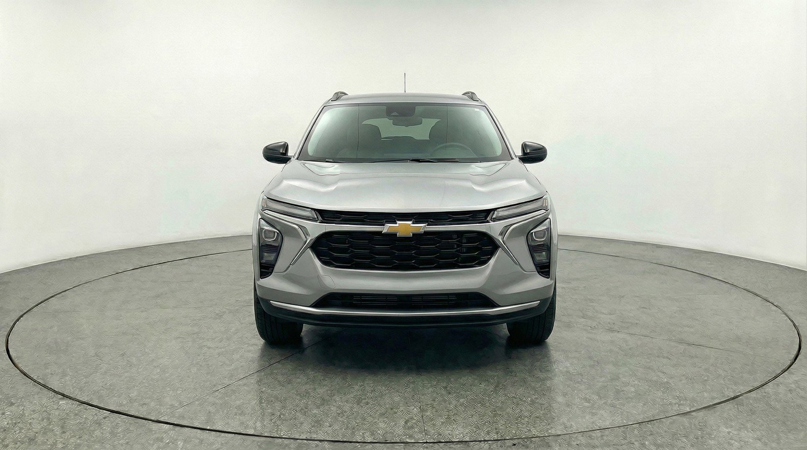 Used 2025 Chevrolet Trax LT FWD image 2