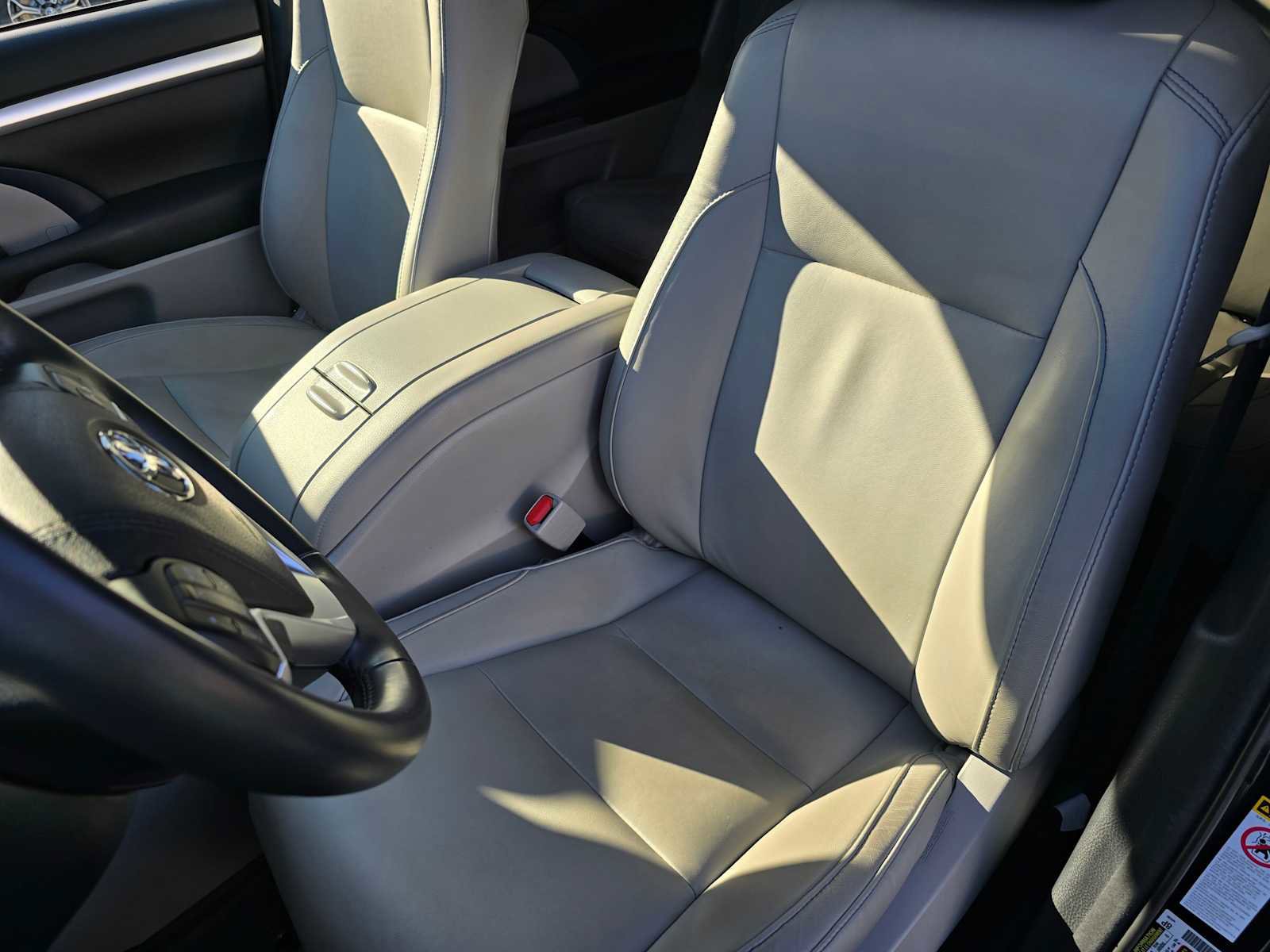 Used 2017 Toyota Highlander XLE image 22