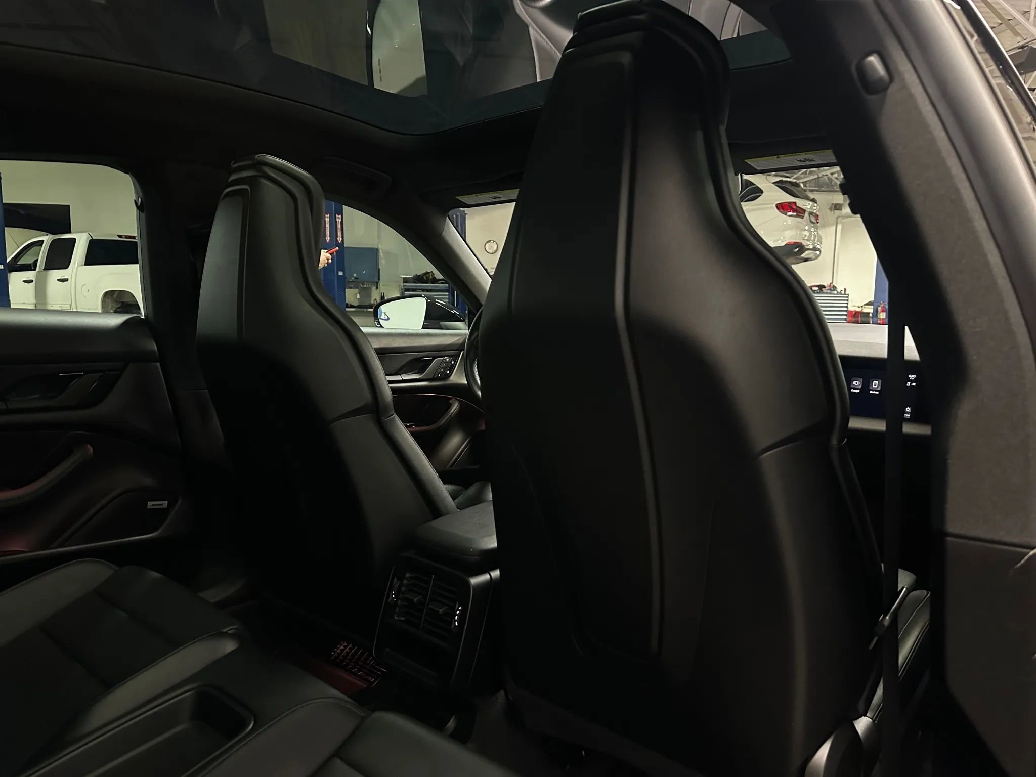 Used 2022 Porsche Taycan image 19