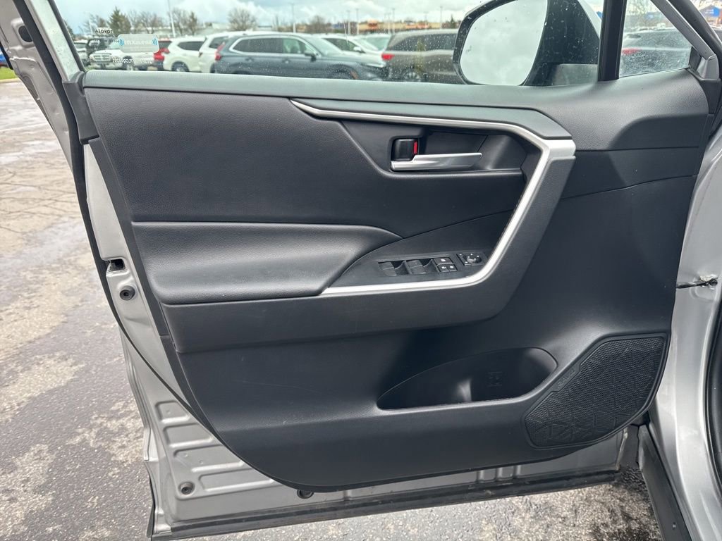 Used 2020 Toyota RAV4 XLE image 30