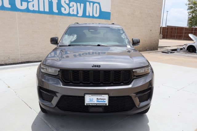 Used 2024 Jeep Grand Cherokee Altitude RWD image 3