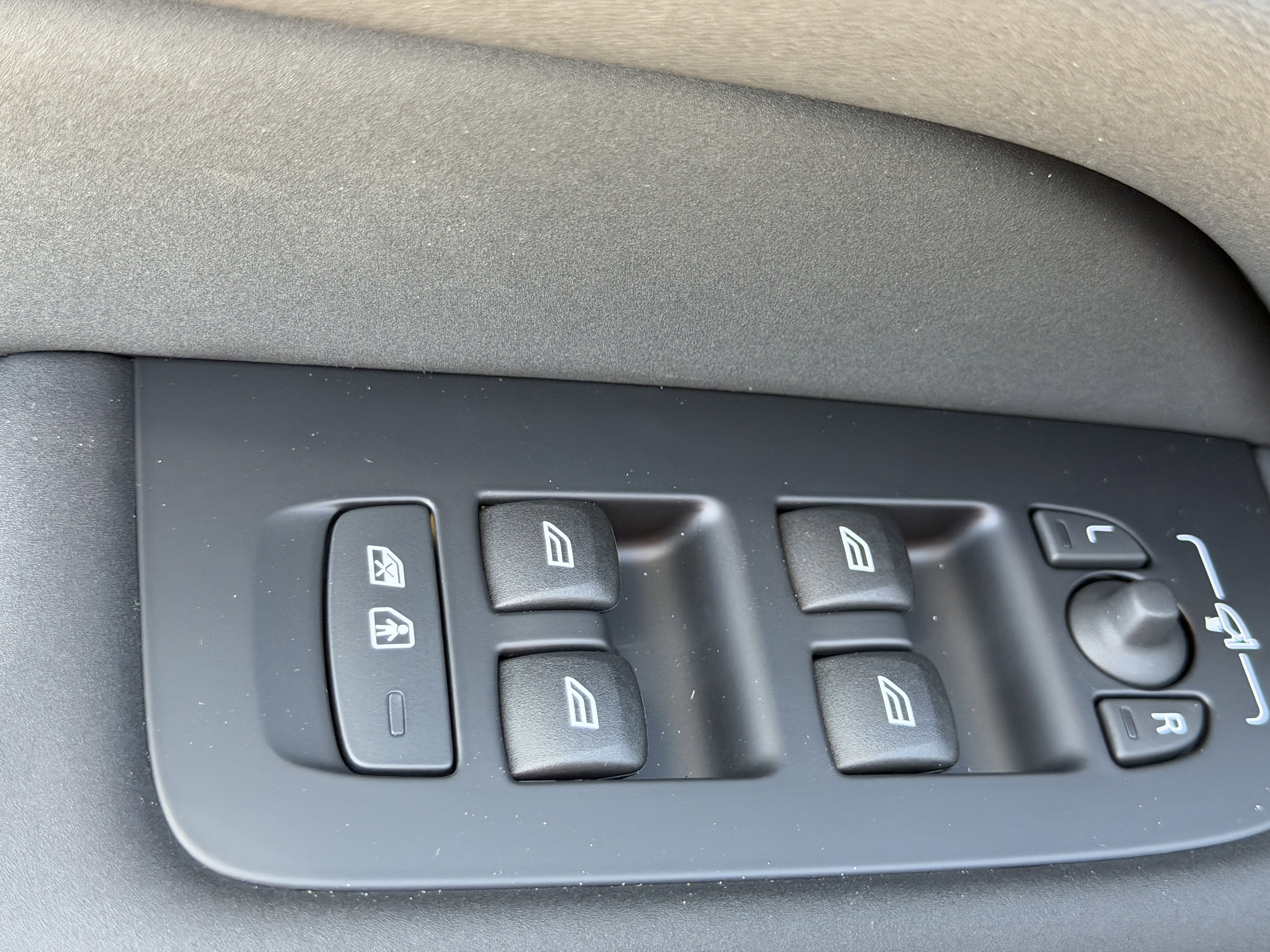 New 2026 Volvo XC60 B5 Core image 17