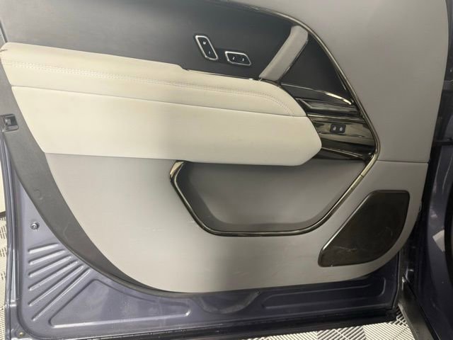 Used 2023 Land Rover Range Rover SV image 14