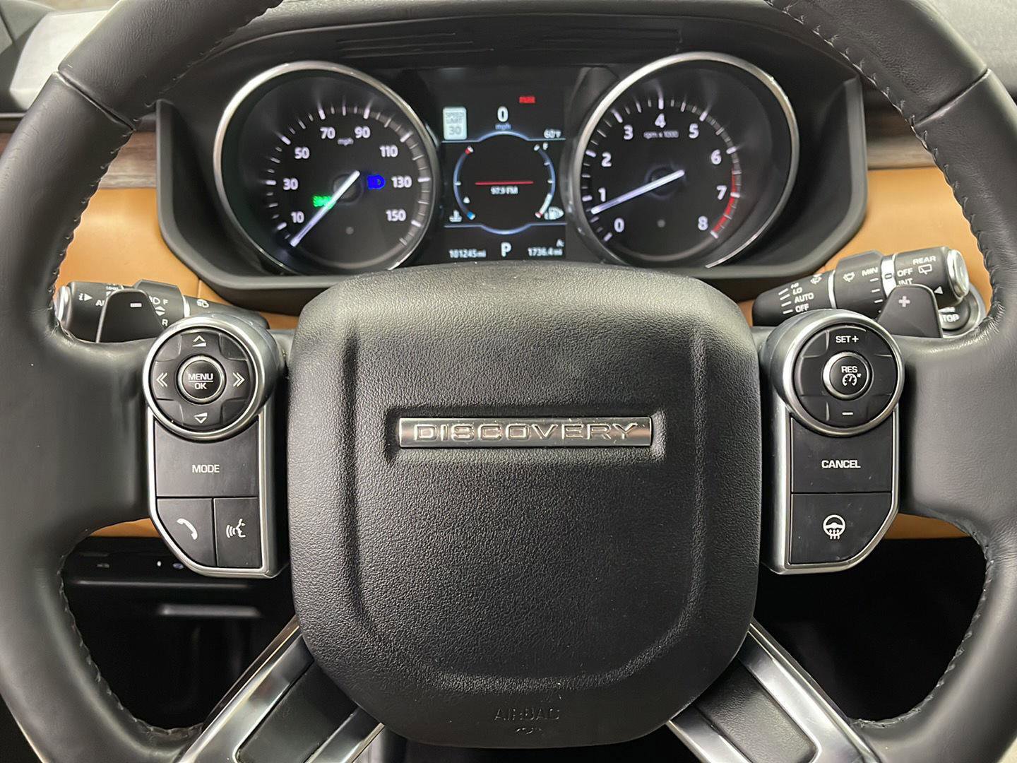 Used 2017 Land Rover Discovery HSE Luxury AWD/4WD image 18