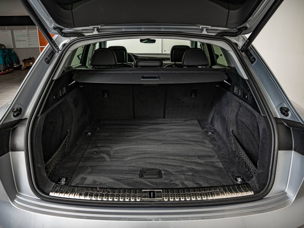 Used 2021 Audi e-tron Premium w/ Convenience Plus Package AWD/4WD image 36