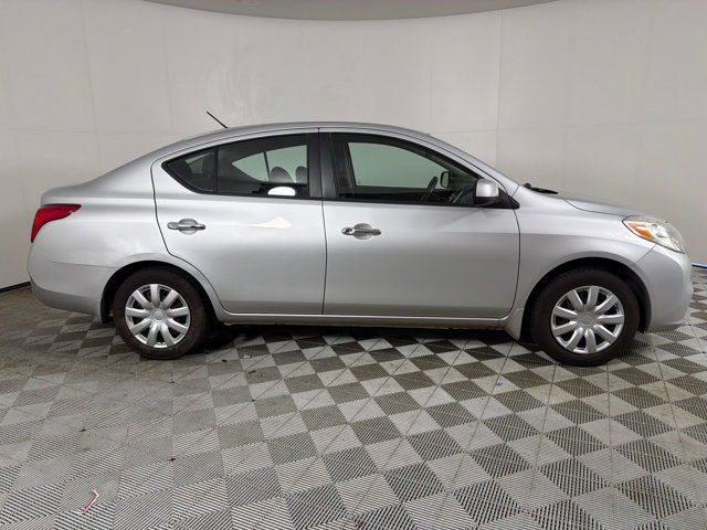 Used 2012 Nissan Versa SV FWD image 2