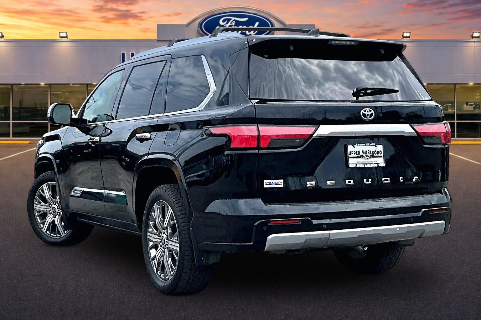 Used 2024 Toyota Sequoia Capstone AWD/4WD image 2