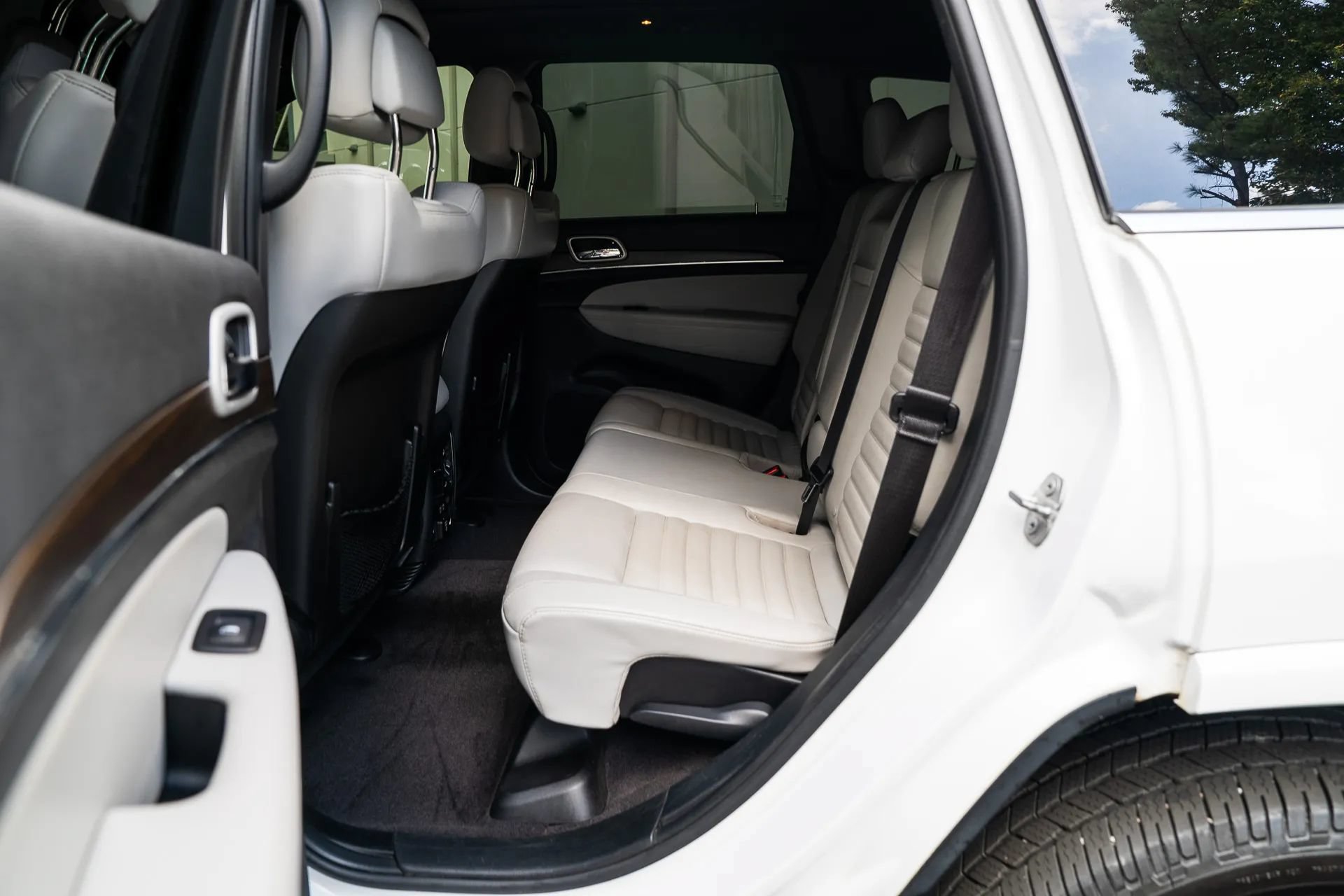 Used 2018 Jeep Grand Cherokee Limited AWD/4WD image 27