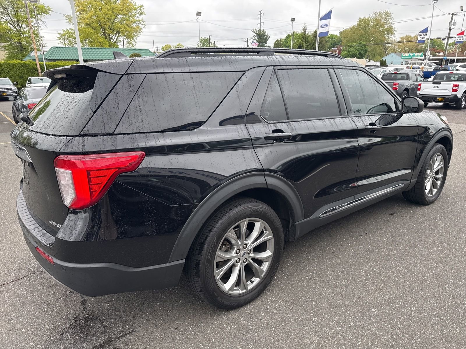 Used 2021 Ford Explorer XLT w/ Equipment Group 202A AWD/4WD image 7