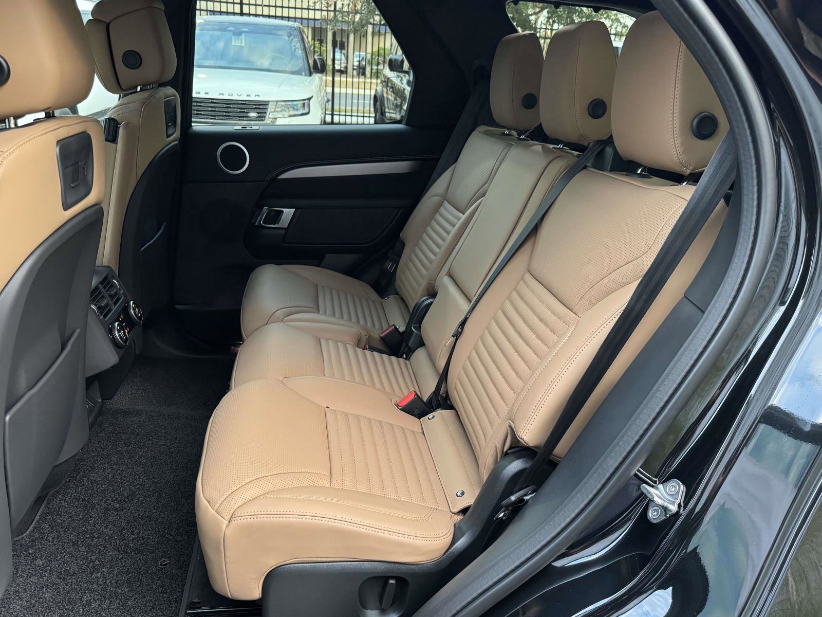 New 2026 Land Rover Discovery Limited Edition AWD/4WD image 14