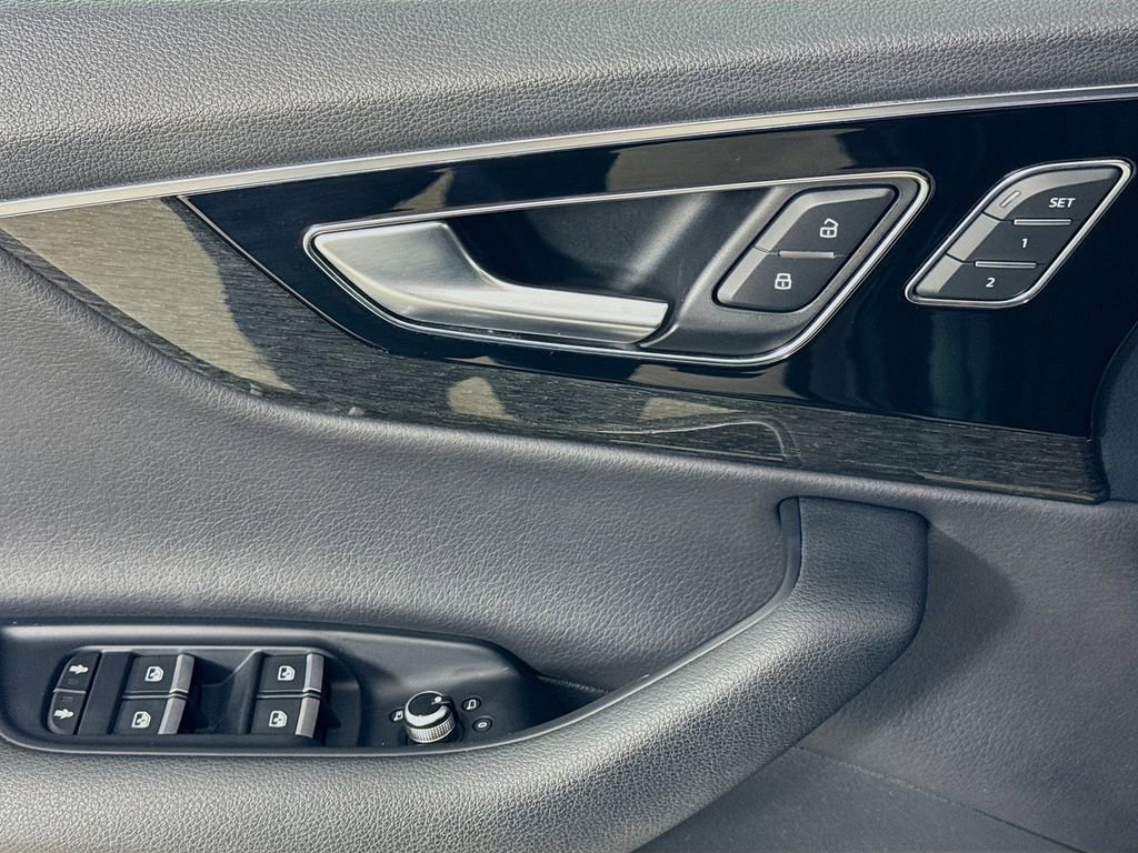 Used 2018 Audi Q7 3.0T Premium Plus image 22
