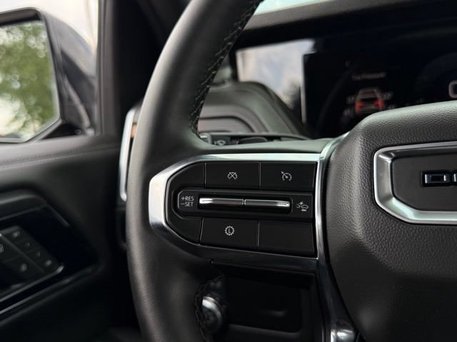 Used 2025 GMC Yukon XL Denali AWD/4WD image 23