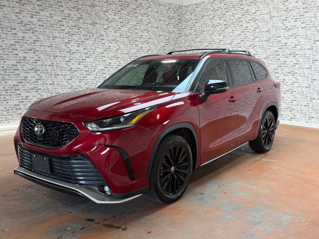 Used 2023 Toyota Highlander XSE FWD image 3
