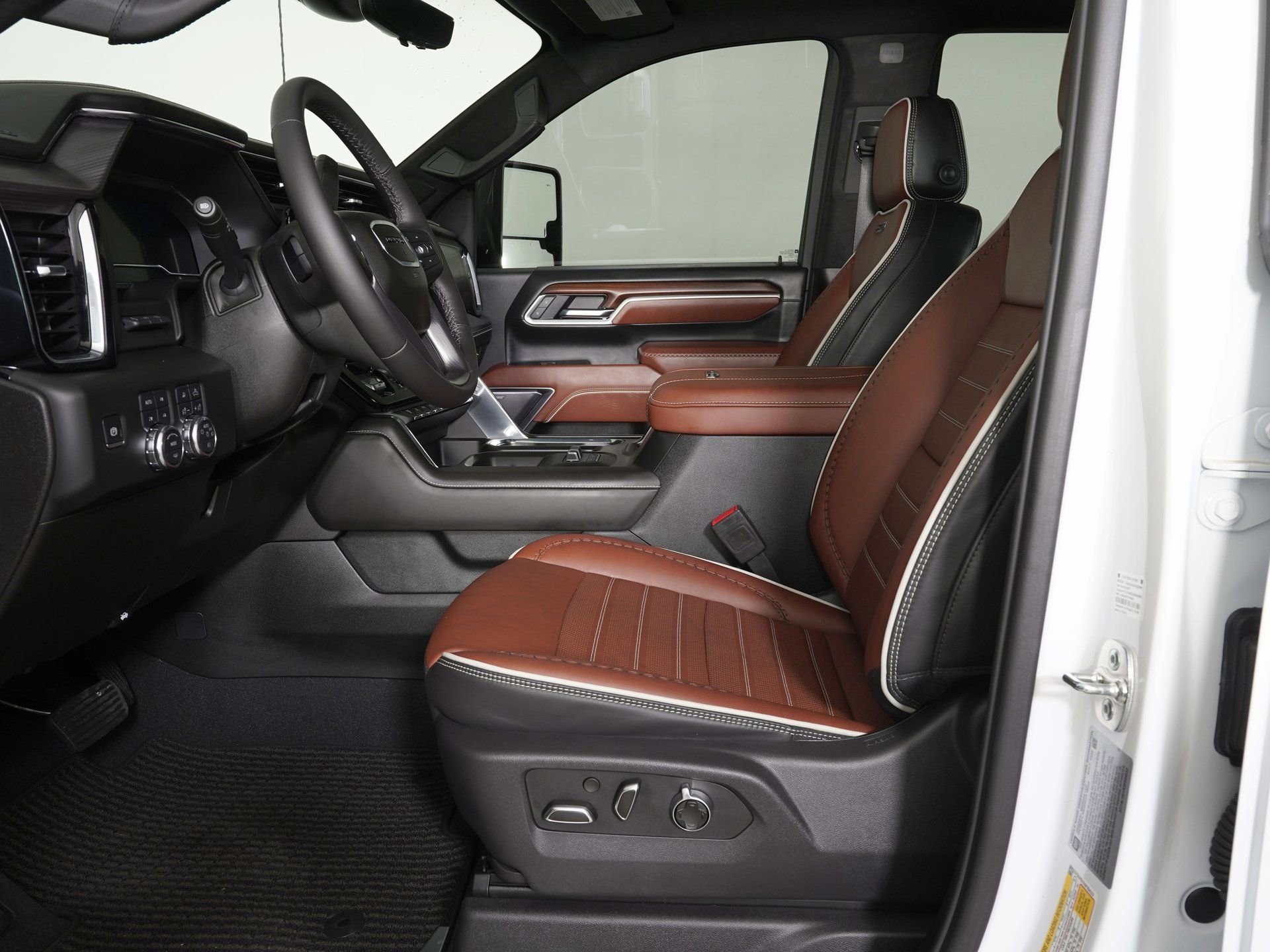 Used 2025 GMC Sierra 3500 Denali Ultimate AWD/4WD image 14