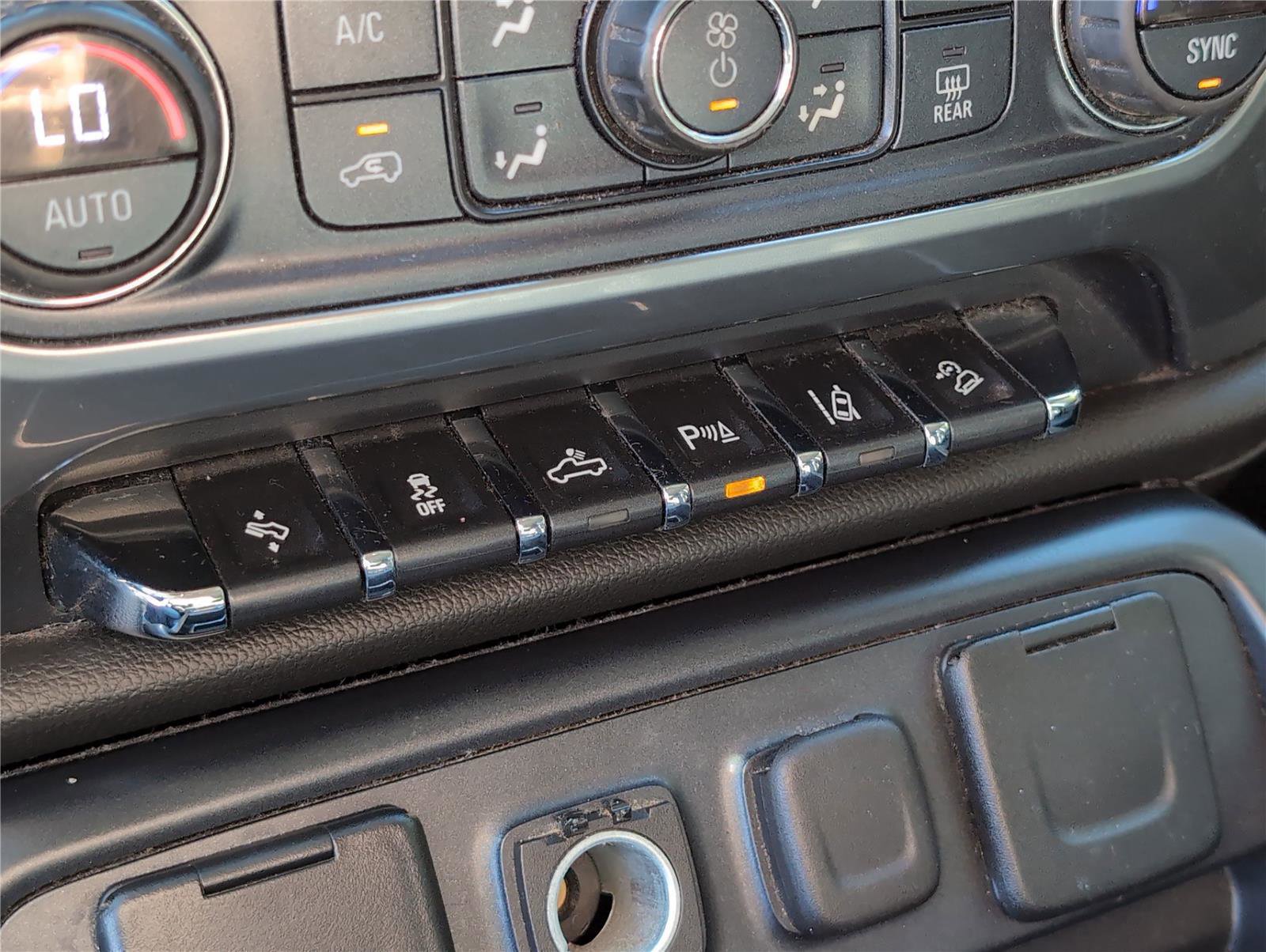 Used 2017 Chevrolet Silverado 2500 LTZ w/ Vortec Plus Package image 17