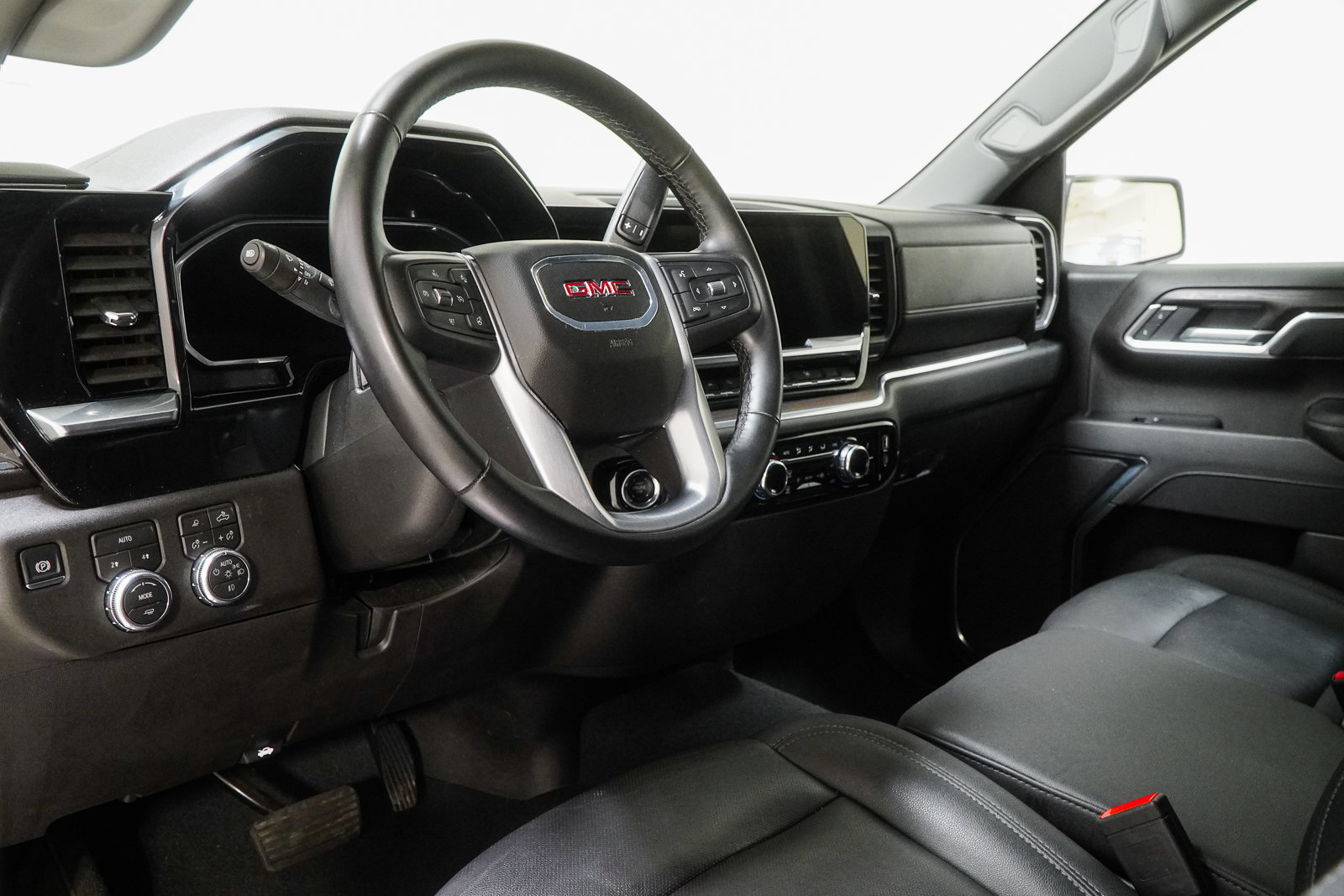 Used 2026 GMC Sierra 1500 SLT AWD/4WD image 20