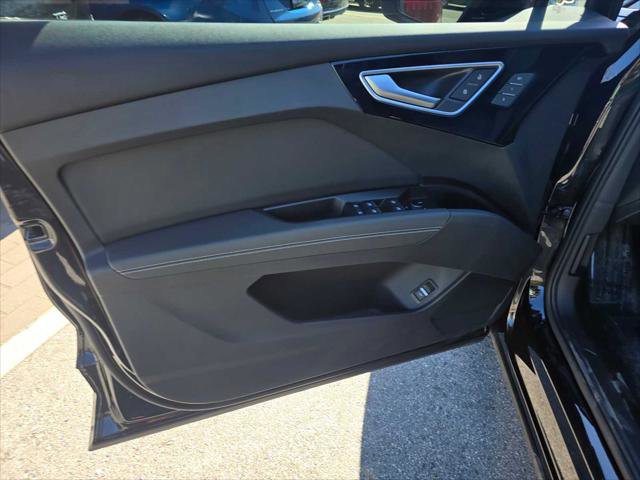 Used 2024 Audi Q4 e-tron Prestige image 24